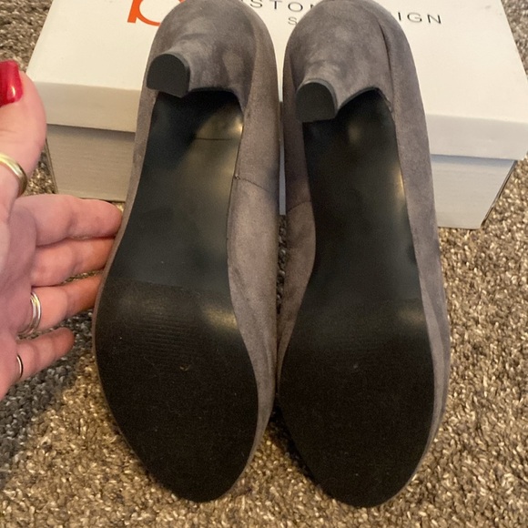 Boston Design Studio Women’s Smoke Grey Pumps 1/2” Platform 3” Heel Sz 8.5 NIB - Picture 5 of 5